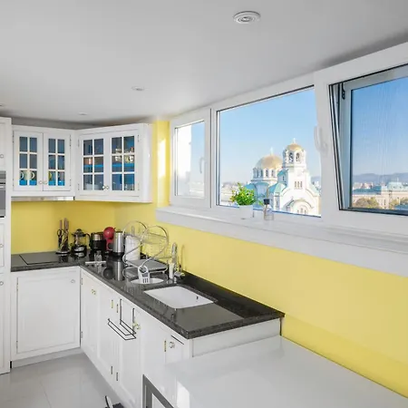 Apartment Views From Cozy 1-bedroom Flat By Flat Mаnager