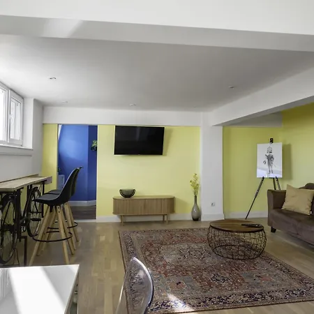 Views From Cozy 1-bedroom Flat By Flat Mаnager Apartment