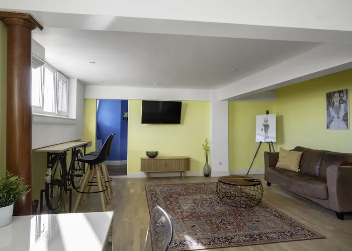 Views From Cozy 1-bedroom Flat By Flat Mаnager Апартаменты