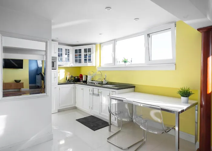 Views From Cozy 1-bedroom Flat By Flat Mаnager *