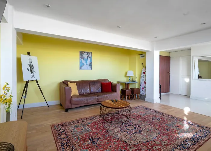 Апартаменты Views From Cozy 1-bedroom Flat By Flat Mаnager