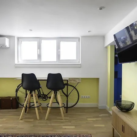 Views From Cozy 1-bedroom Flat By Flat Mаnager アパート